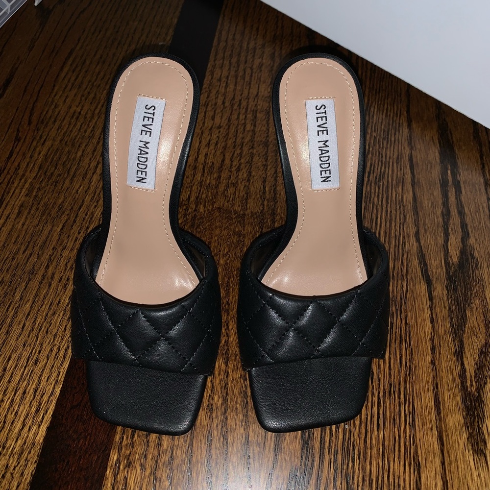 STEVE MADDEN, SIGNIFY BLACK MULTI HEELS - SIZE: 5